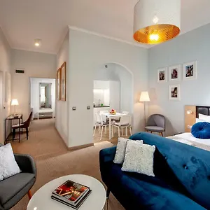 holiday-suites-cracow.krakowhotelspoland.com/